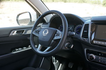 Ssangyong Rexton Interior 00003