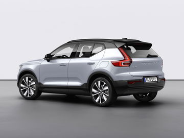 Volvo Xc40 Recharge P8 Awd In Glacier Silver