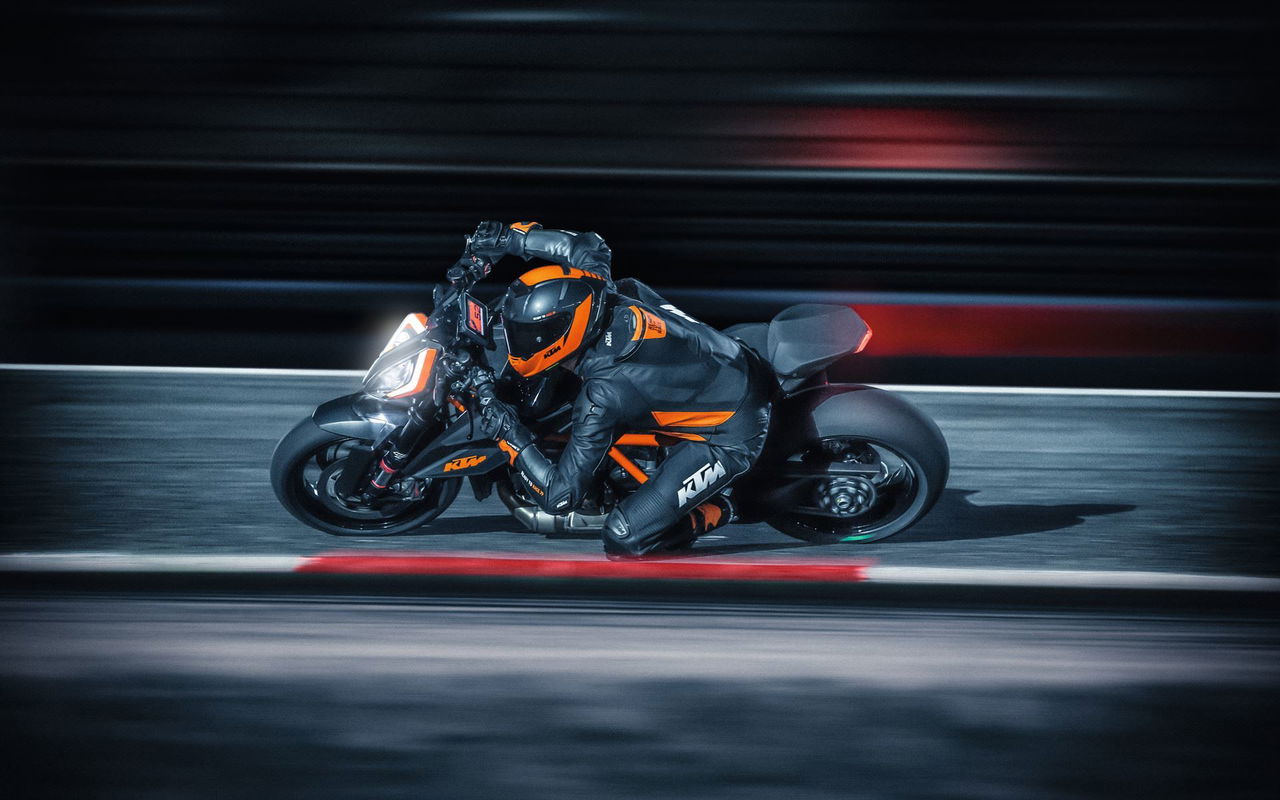 03 Ktm 1290 Super Duke R My20 Action 4