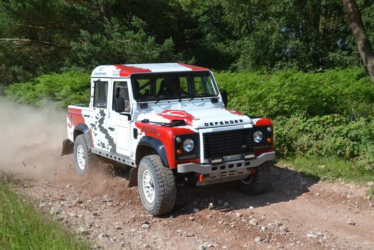 Bowler Land Rover 1219 011