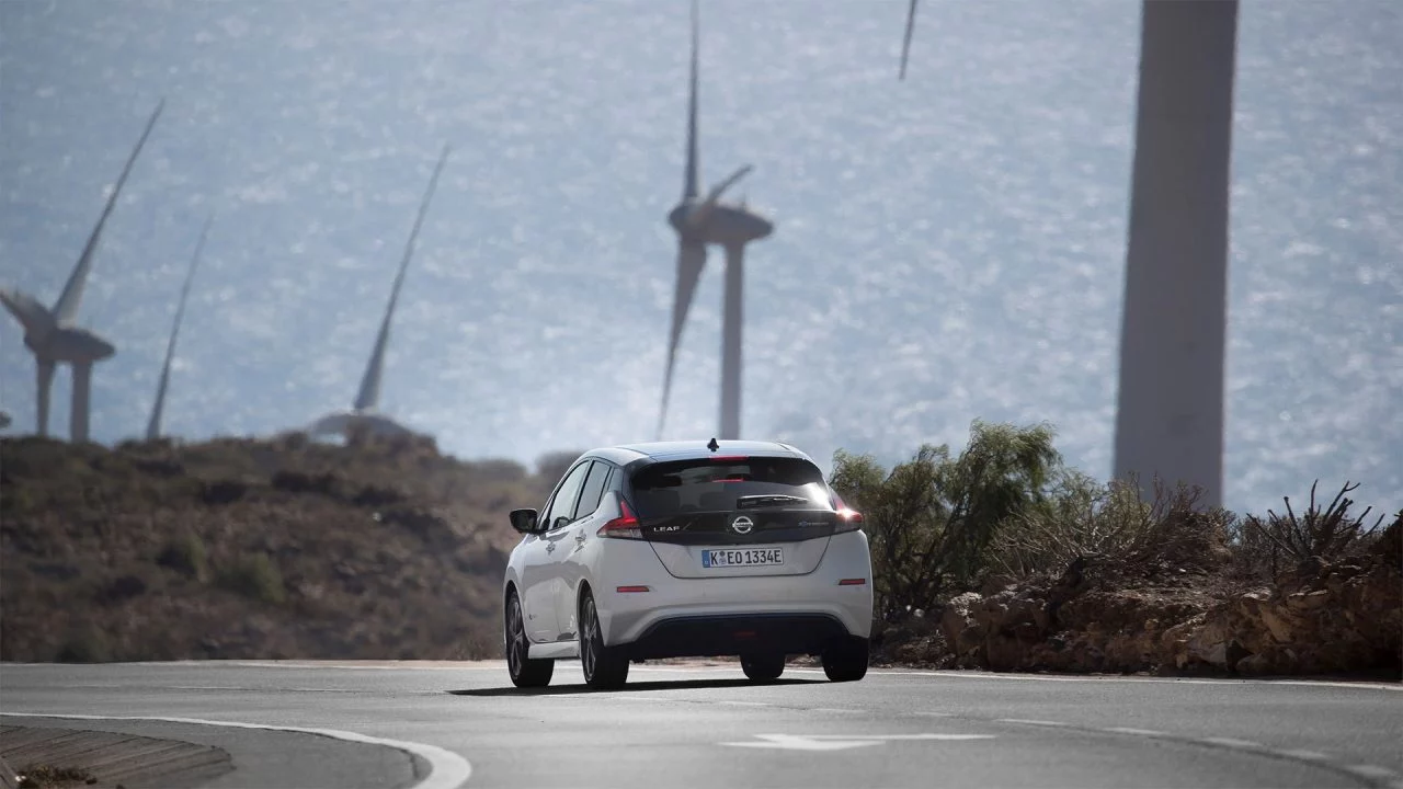 Coche Electrico Nissan Leaf Aerogeneradores