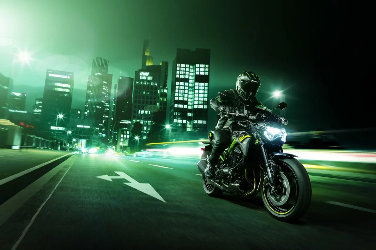 Kawasaki Z900 Hi Z900 Action 1b