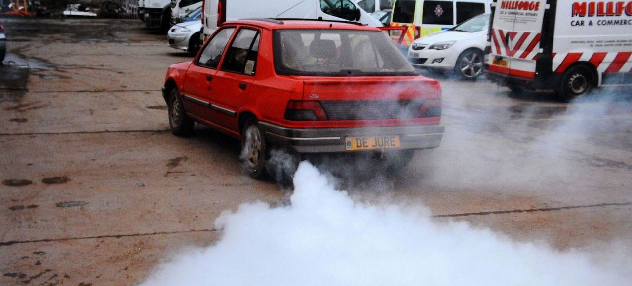 Humo Blanco Culata Rota Peugeot