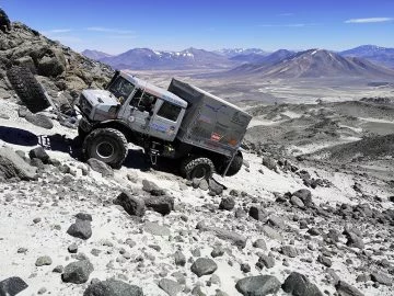 Hochgeländegängige Unimog U 5023 Unterstützen Expeditionsteam In Chile Gleichzeitig Höhenweltrekord Mit 6.694 Metern Extreme Off Road Unimog U 5023 Trucks Assist An Expedition Team In Chile And Even Set The World Altitude Record At 6694 Metres