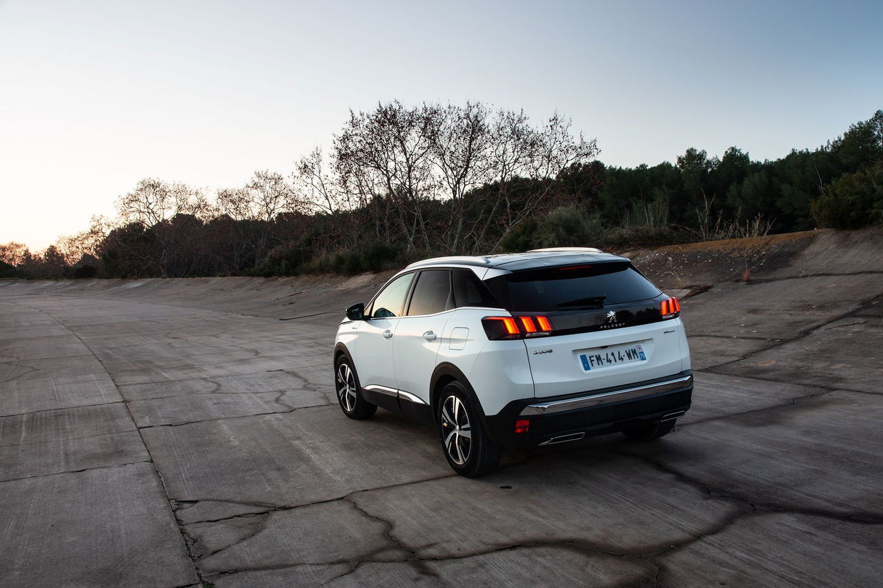 Prueba Peugeot 3008 Hybrid4 21