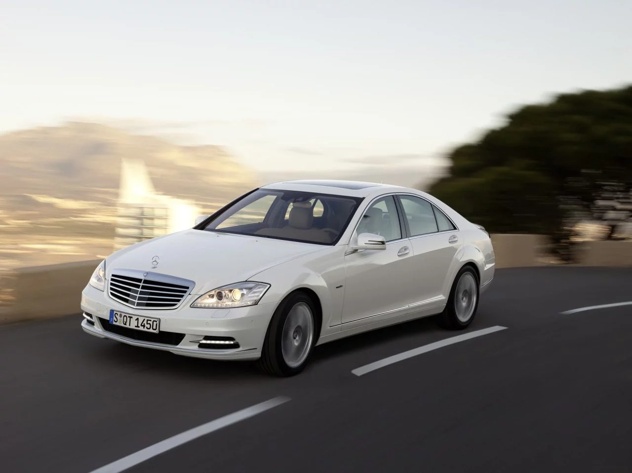 Inbegriff Des Automobils: Die Mercedes Benz S Klasse The Epitome Of The Automobile: The Mercedes Benz S Class