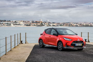 Toyota Yaris Hibrido 2020 Rojo Exterior 106