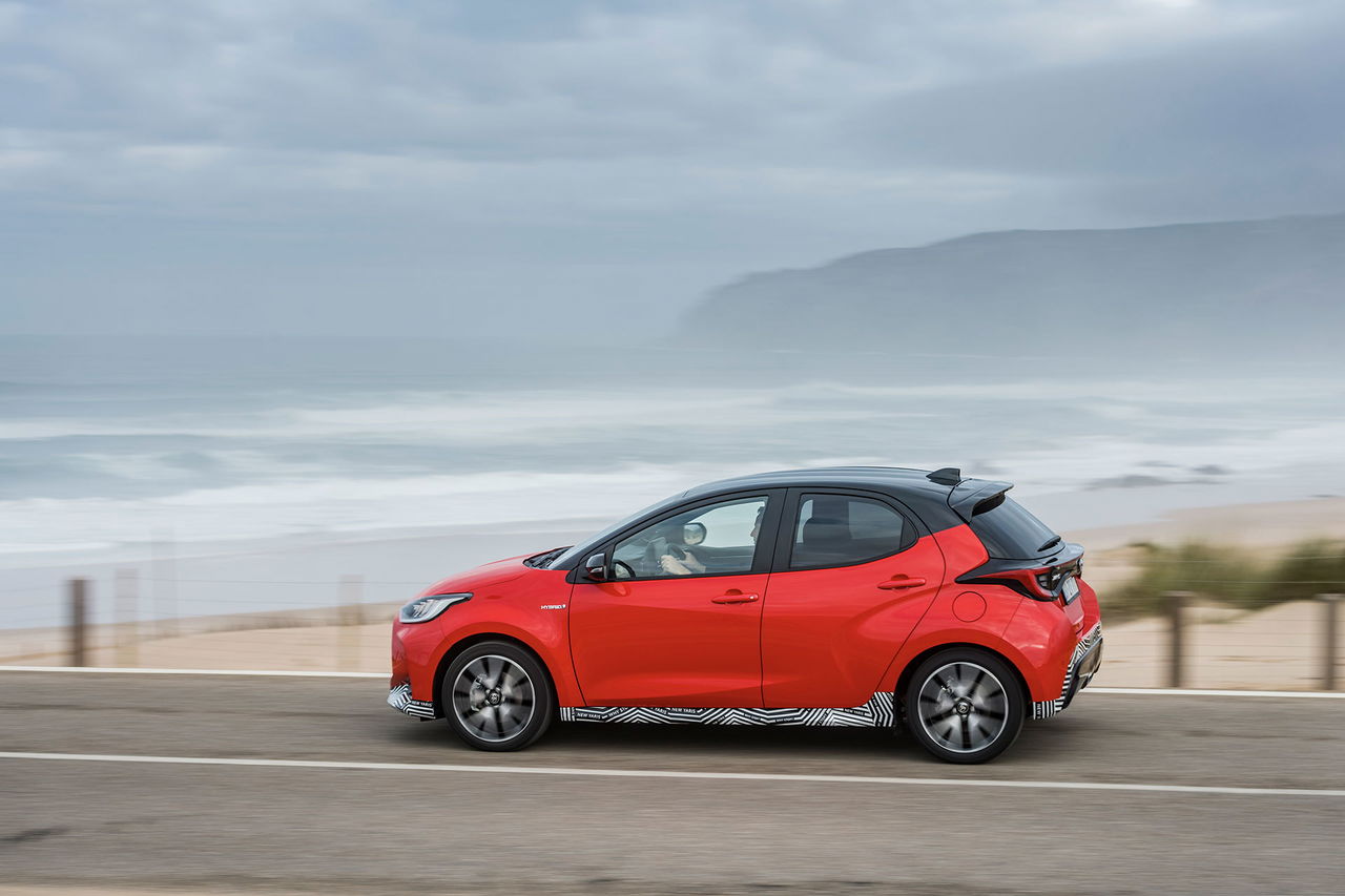 Toyota Yaris Hibrido 2020 Rojo Exterior 19