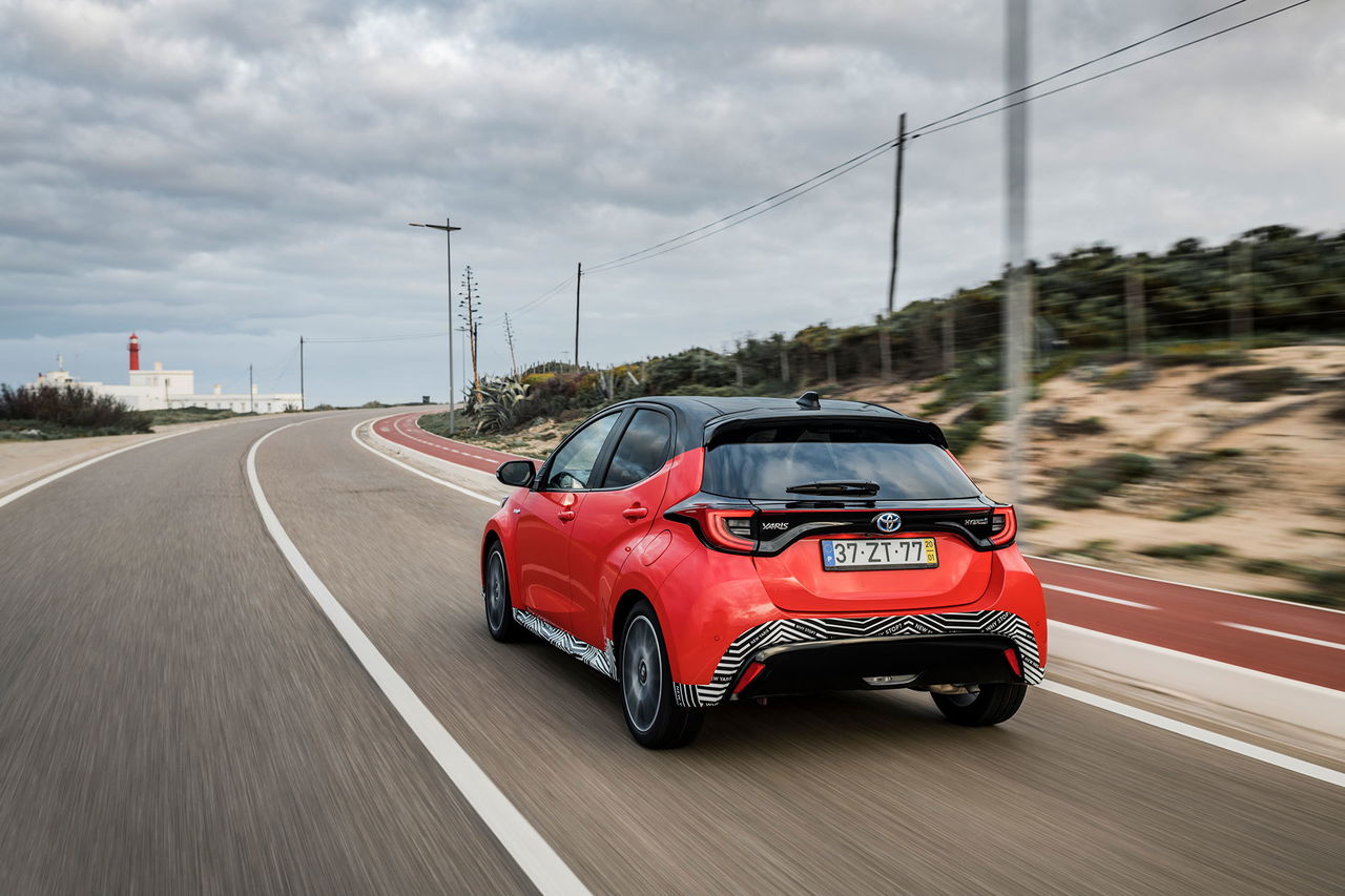 Toyota Yaris Hibrido 2020 Rojo Exterior 20