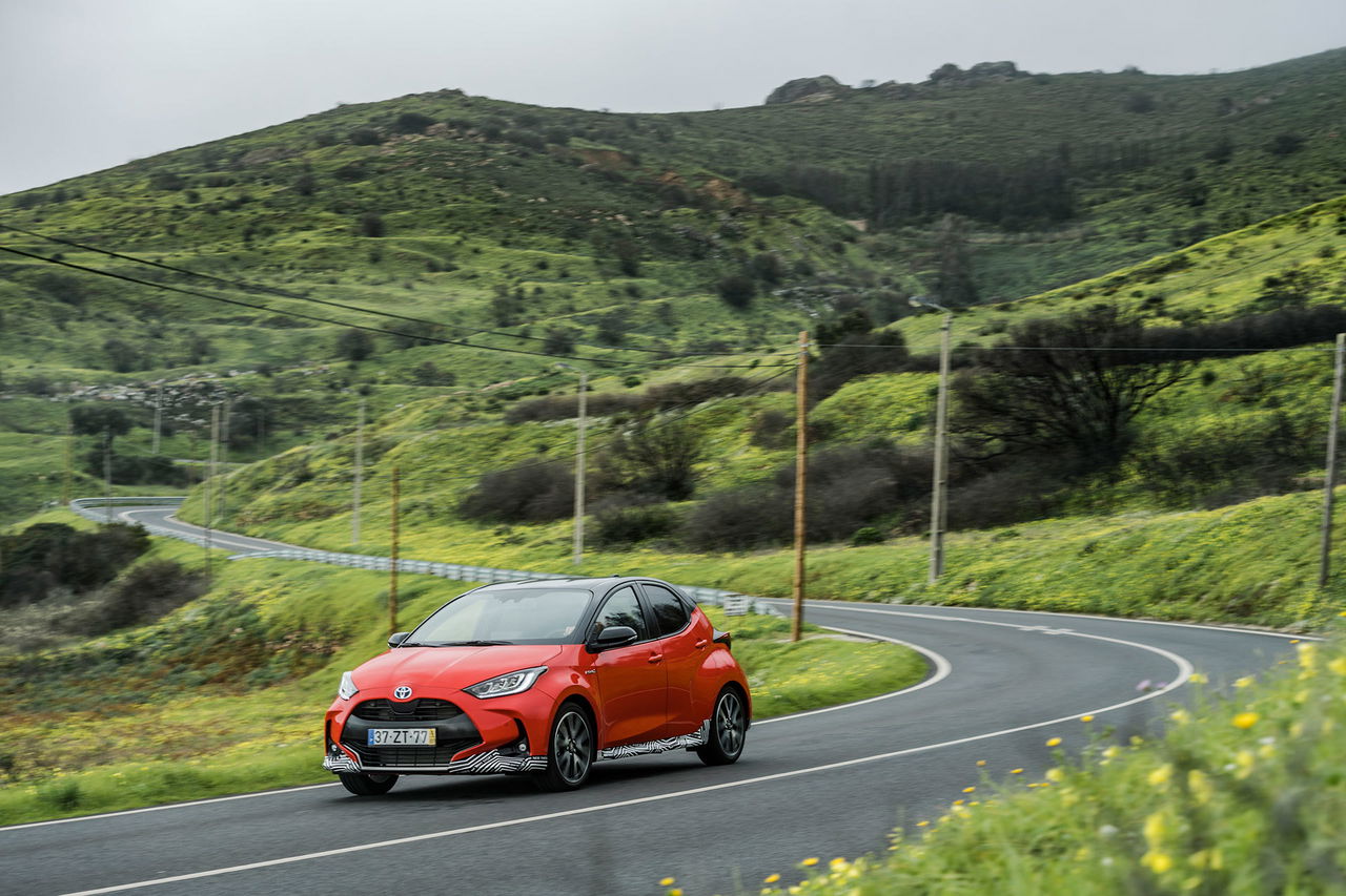 Toyota Yaris Hibrido 2020 Rojo Exterior 49