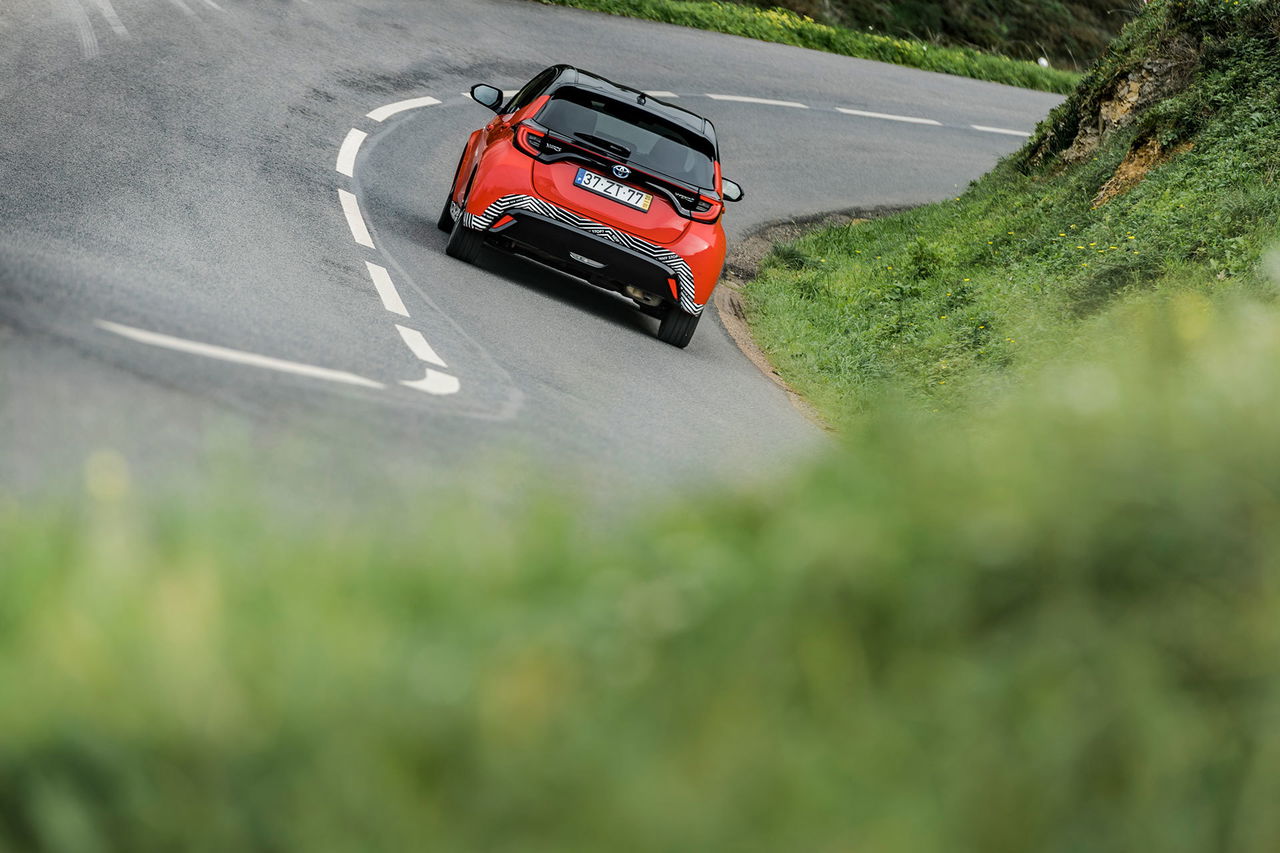 Toyota Yaris Hibrido 2020 Rojo Exterior 57