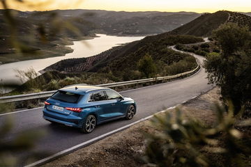 Vista dinámica del Audi A3 Sportback 2020 resaltando su diseño vanguardista.