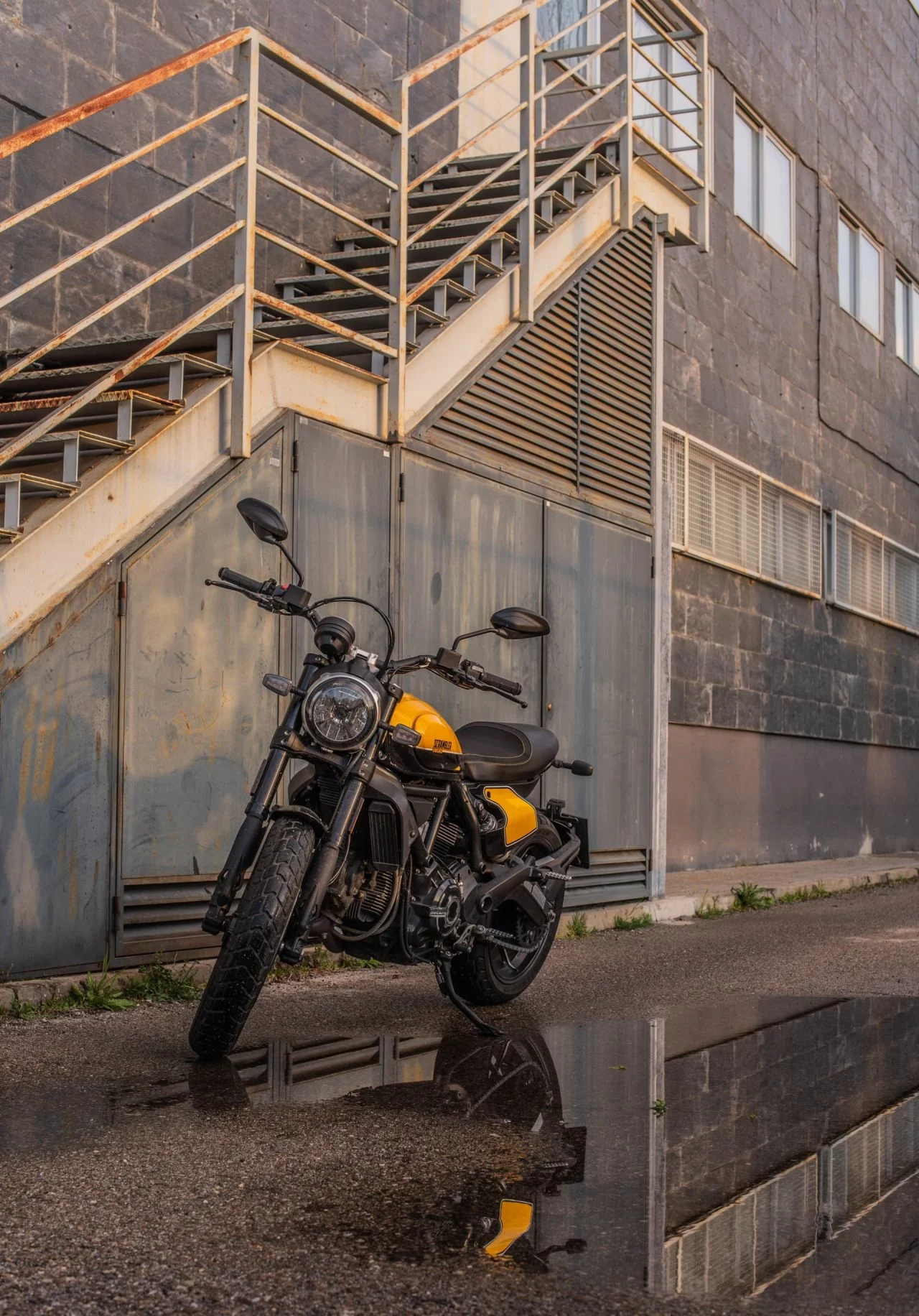 Ducati Scrambler Cuarentena Lluvia 3