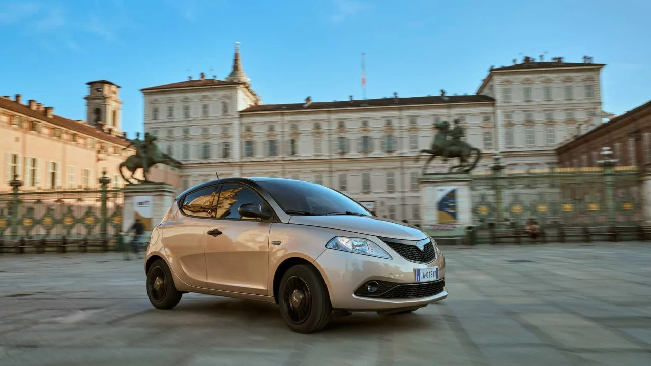 Lancia Ypsilon Hibrido Dm 4