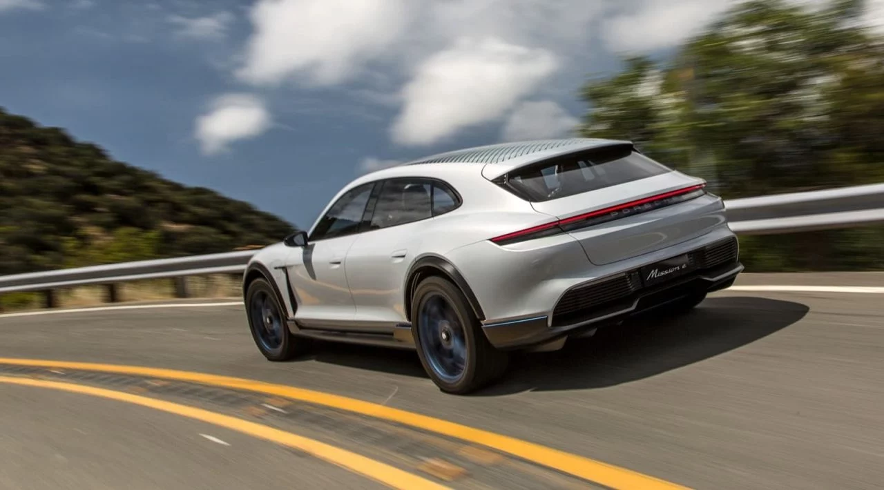 Porsche Mission E Cross Turismo 0320 006