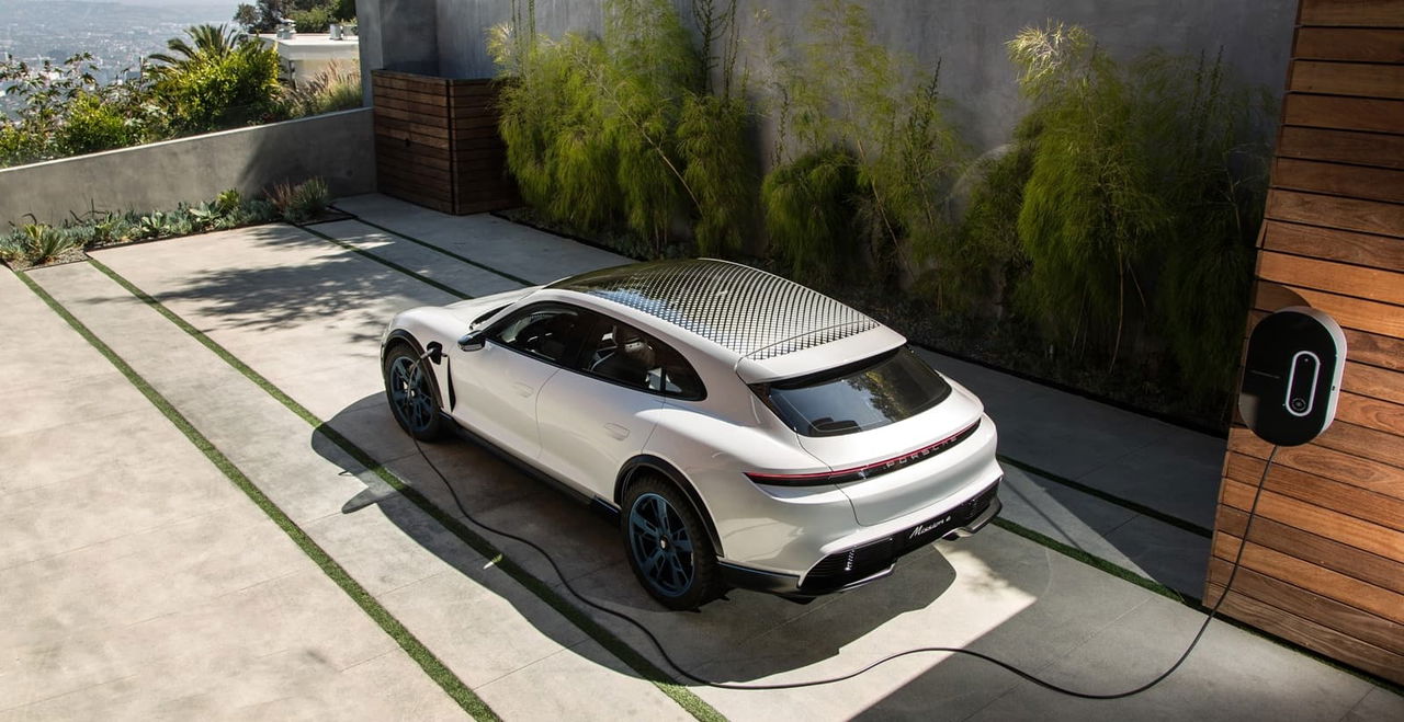 Porsche Mission E Cross Turismo 0320 009