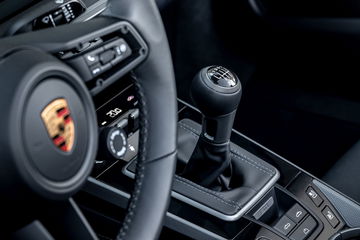 Porsche 992 Manual 1