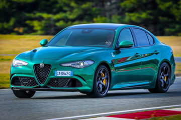 Alfa Romeo Giulia Stelvio Quadrifoglio 2020 0520 003