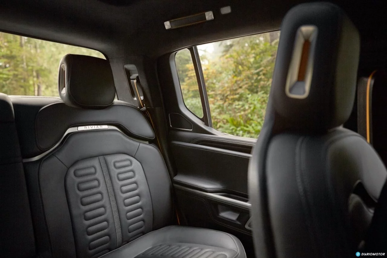 Rivian R1t Exterior Asiento Trasero 02