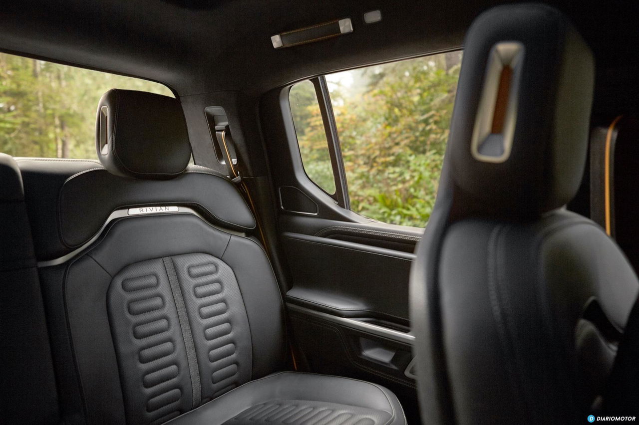 Rivian R1t Exterior Asiento Trasero 02