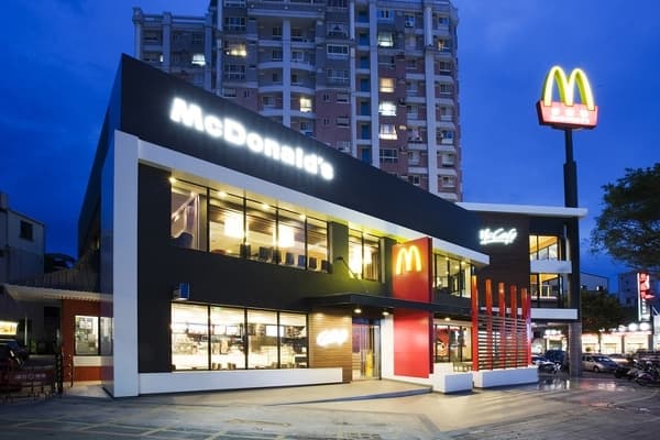 Efecto Dacia Coche Low Mcdonals Restaurante