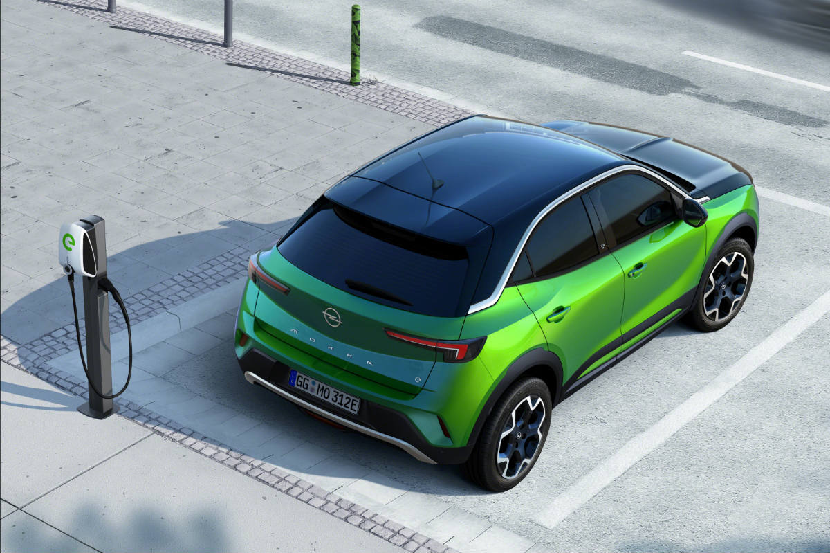 Opel Mokka E 2020 Verde 04