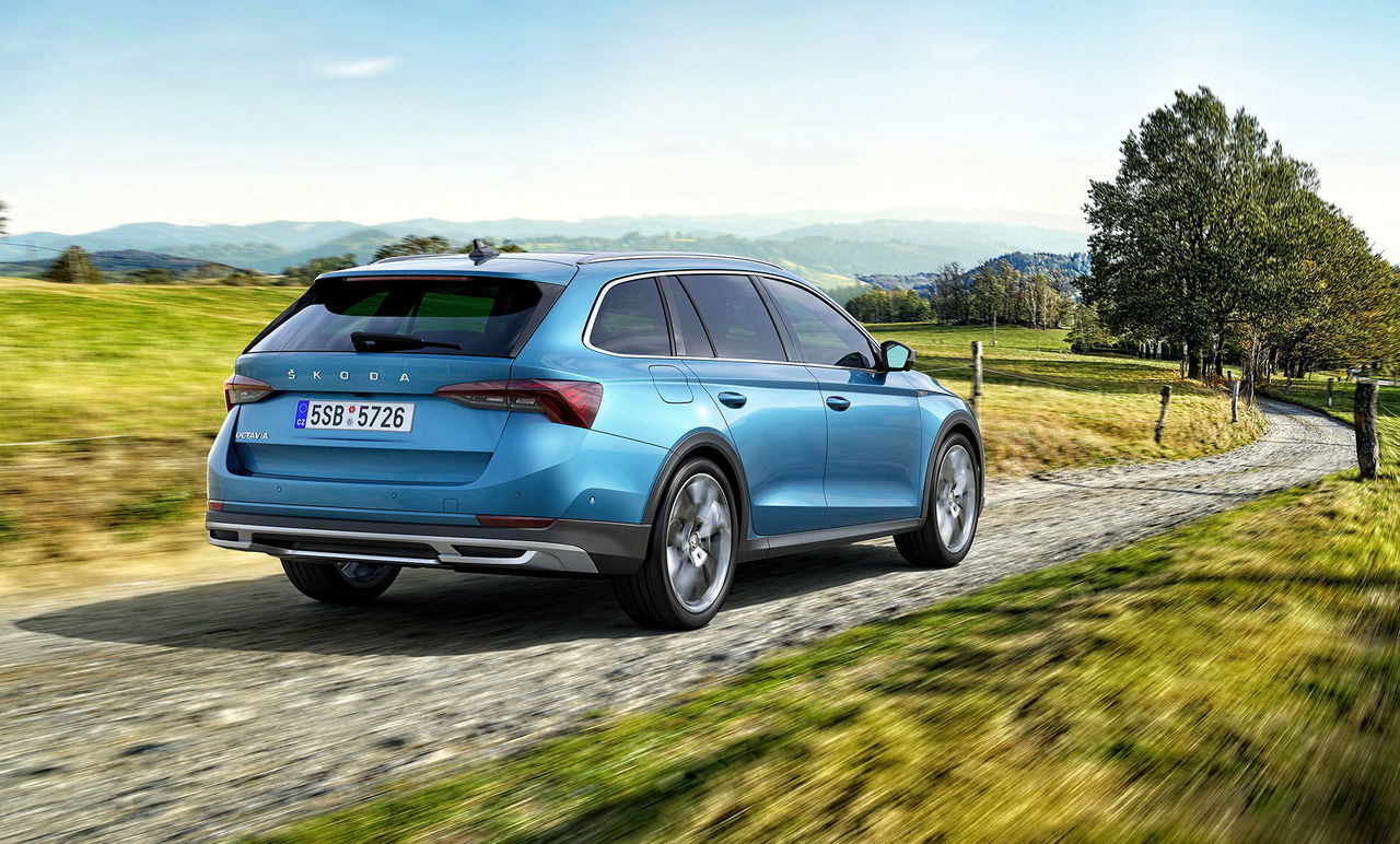 Skoda Octavia Scout Azul 2020 Trasera 2