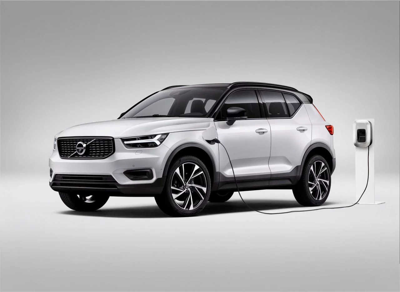 Xc40 Recharge Plug In Hybrid R Design Expression, In Crystal White Pearl