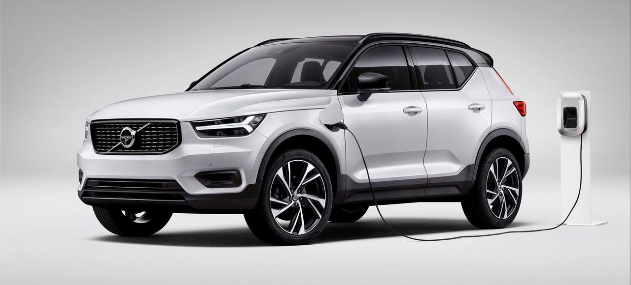 Xc40 Recharge Plug In Hybrid R Design Expression, In Crystal White Pearl