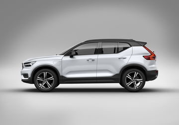 Xc40 Recharge, In Crystal White Pearl