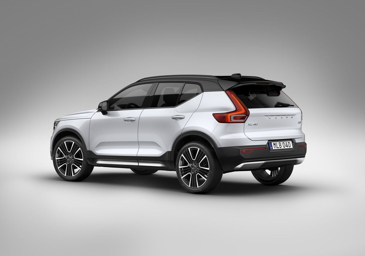 Xc40 Recharge, In Crystal White Pearl