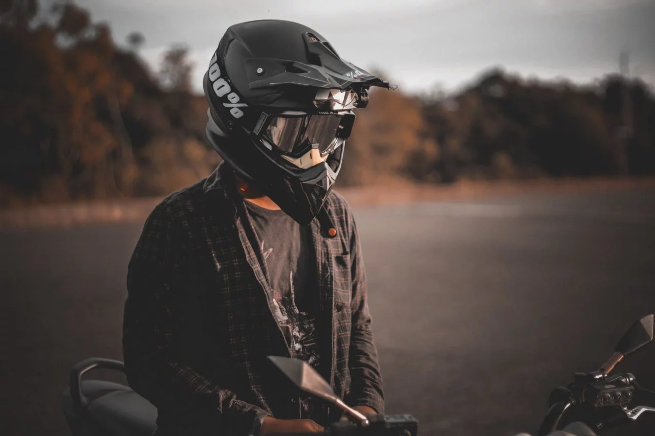 10 Infracciones Quitan Puntos Casco Moto