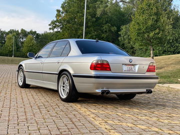 Bmw M7 E38 02