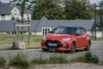 Toyota Yaris Rojo 2020 Movimiento Prueba 13