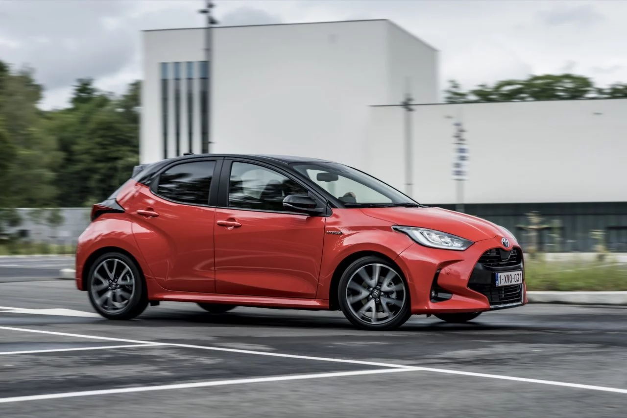 Toyota Yaris Rojo 2020 Movimiento Prueba 14