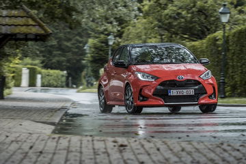 Toyota Yaris Rojo 2020 Movimiento Prueba 70