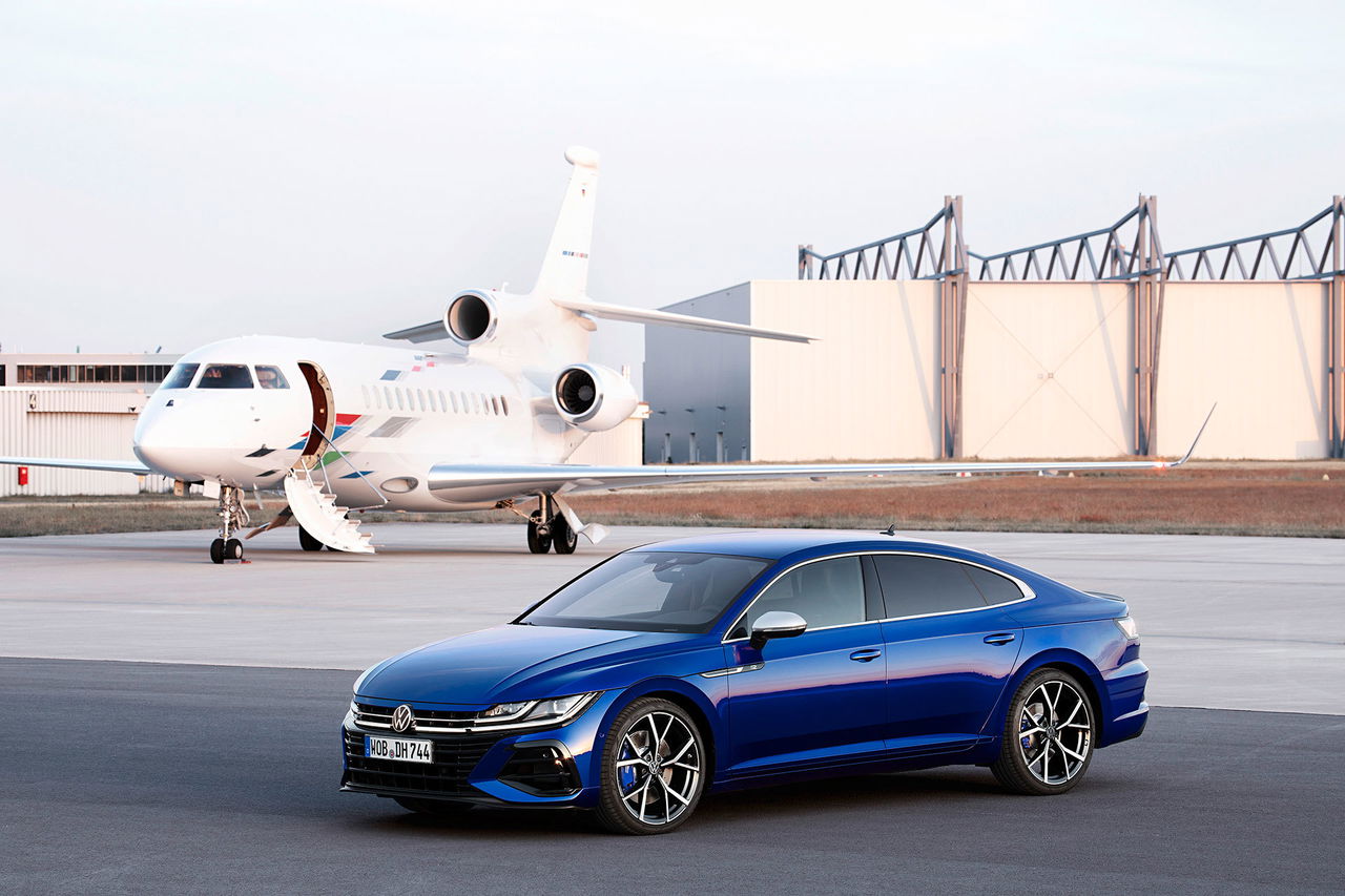 Volkswagen Arteon R 2020 Azul 02