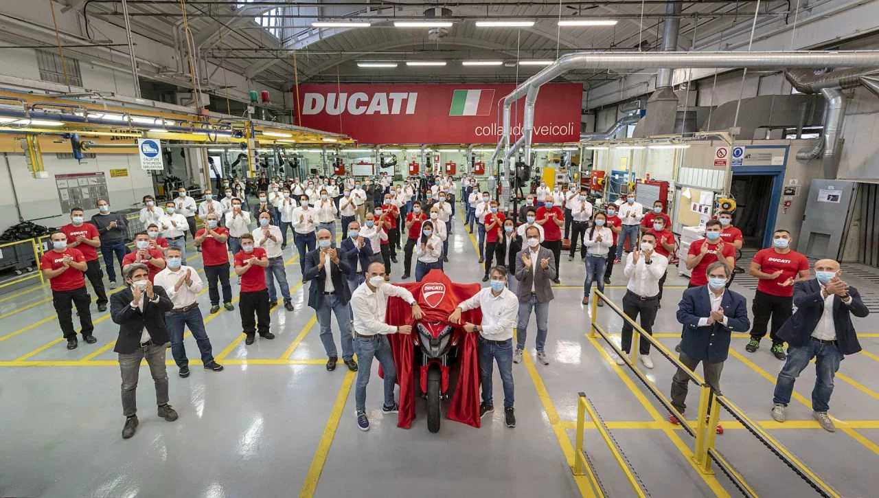 Ducati Multistrada V4 Anuncio