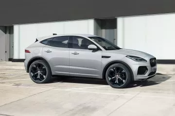 Perfil lateral del Jaguar E-PACE mostrando su dinámica silueta.