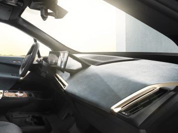 Detalle del acabado interior y materiales del BMW iX.