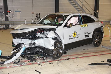 Mazda Mx 30 Euroncap Test 1120 002