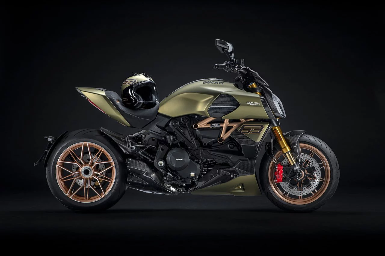 Moto Ducati Diavel Lamborghini 10