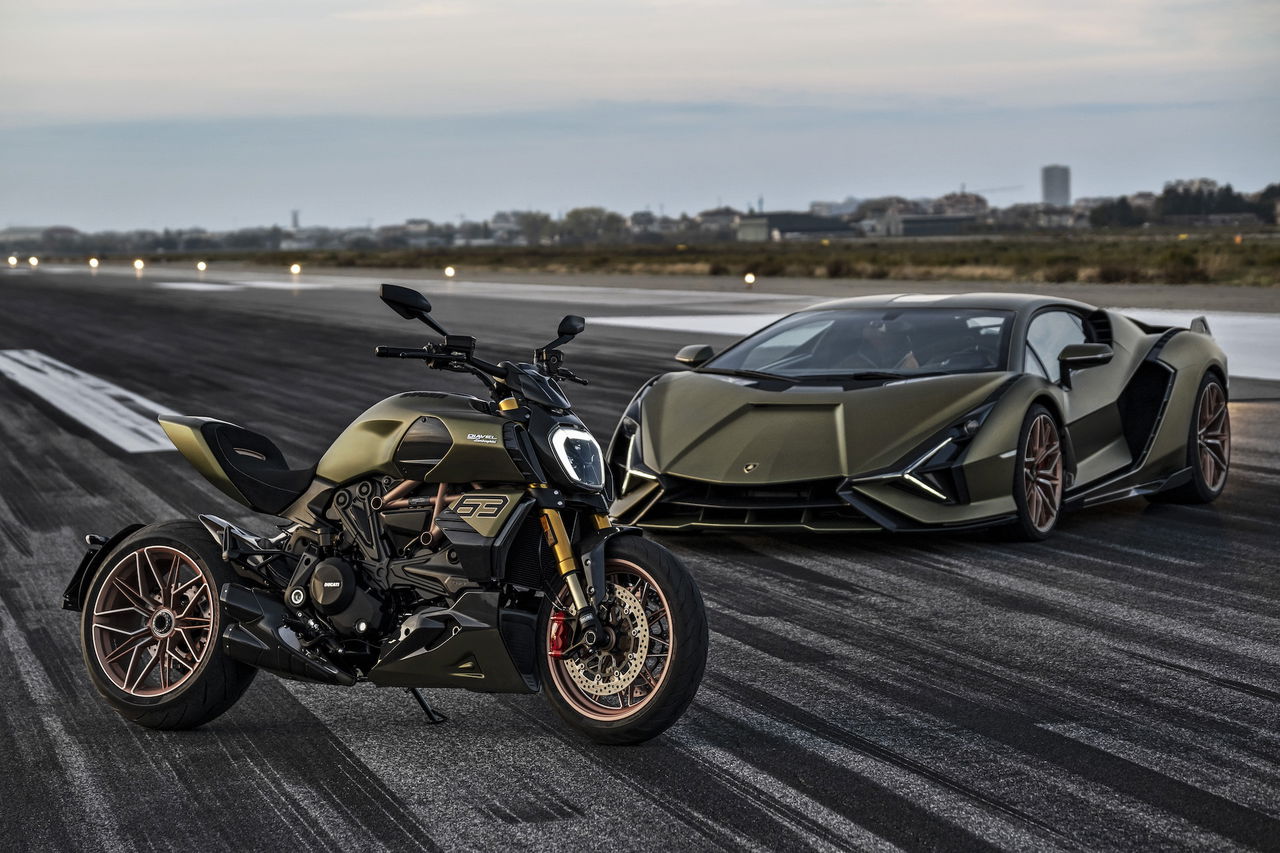 Moto Ducati Diavel Lamborghini 45