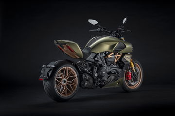 Moto Ducati Diavel Lamborghini 5