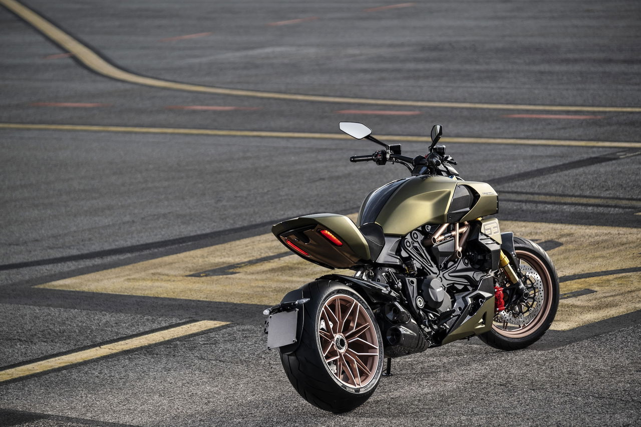 Moto Ducati Diavel Lamborghini 77