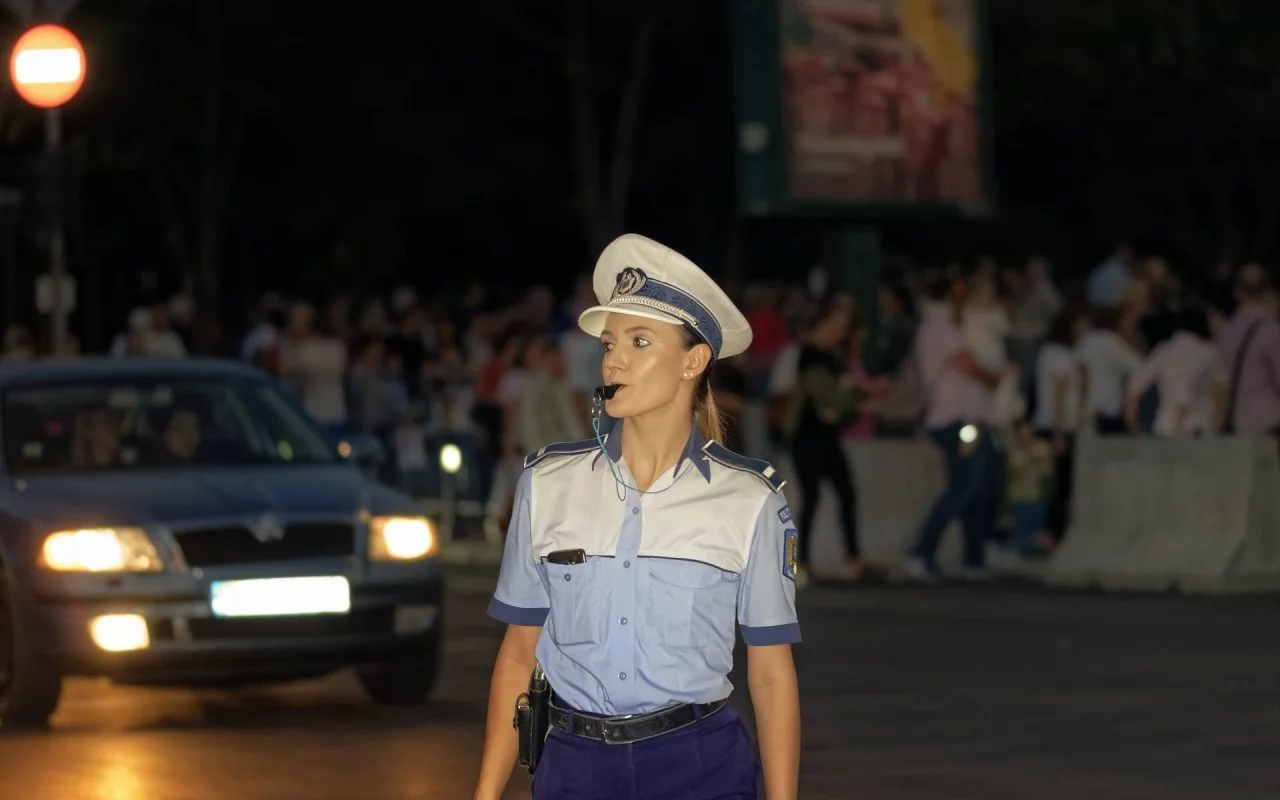 Significado Senales Ordenes Agente Policia Silbato Interseccion