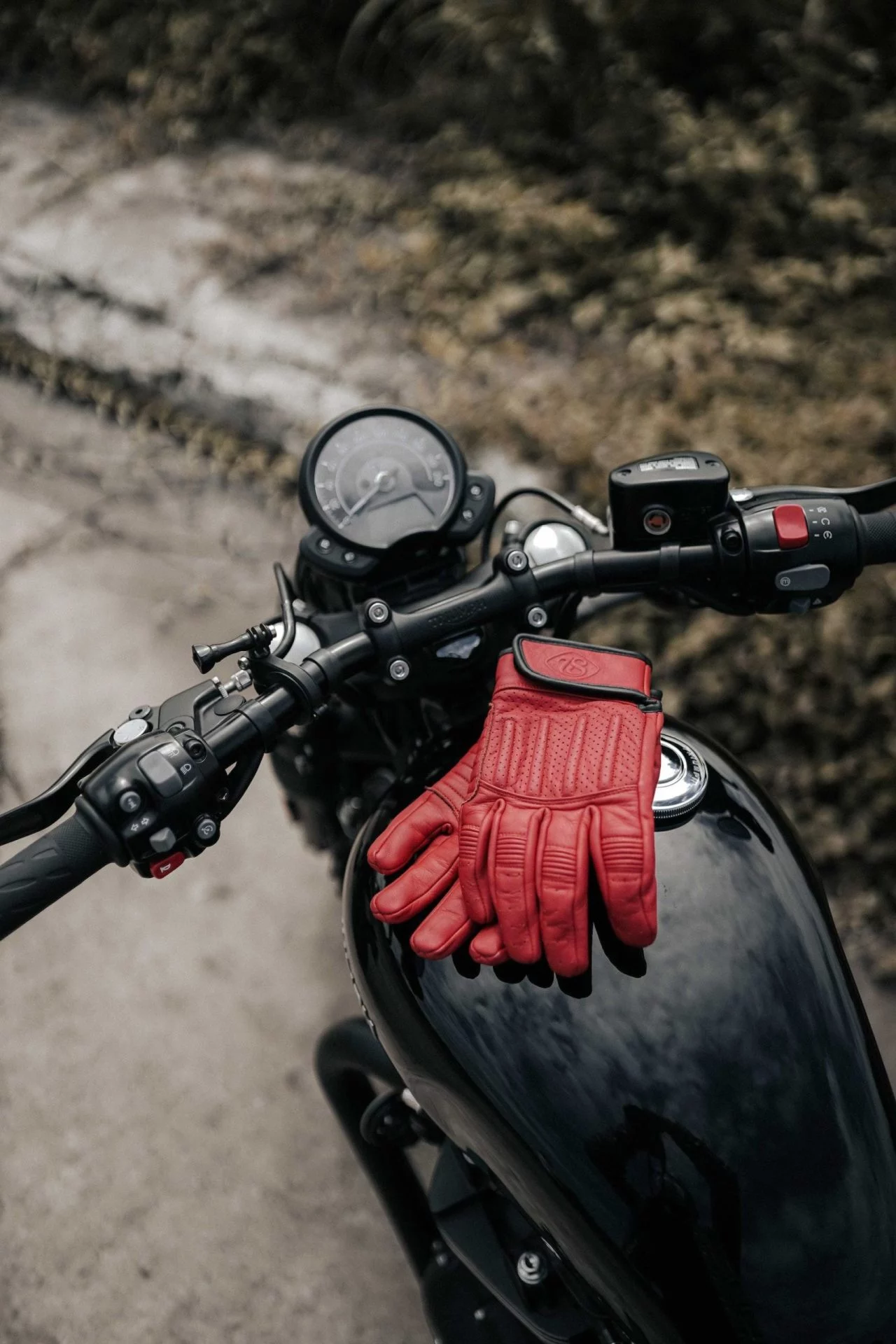 Kristian Angelo Moto Guantes Rojos