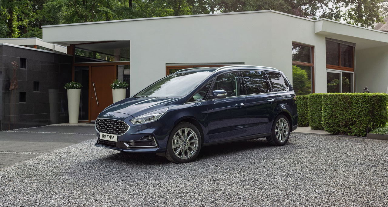 Vista lateral que muestra las líneas y el diseño del Ford Galaxy.