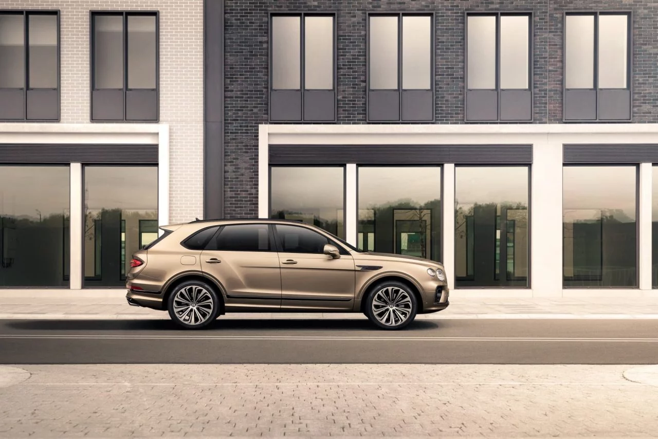 Bentley Bentayga Hybrid 10