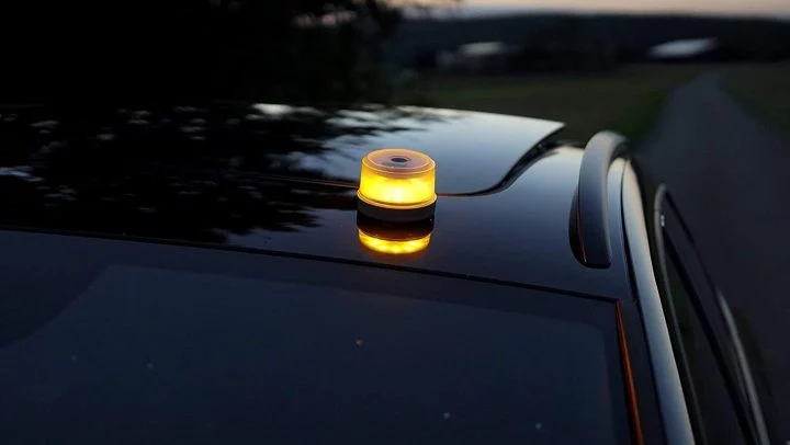 Estas son las luces V-16 de la DGT que debes comprar en las próximas  semanas para tu coche